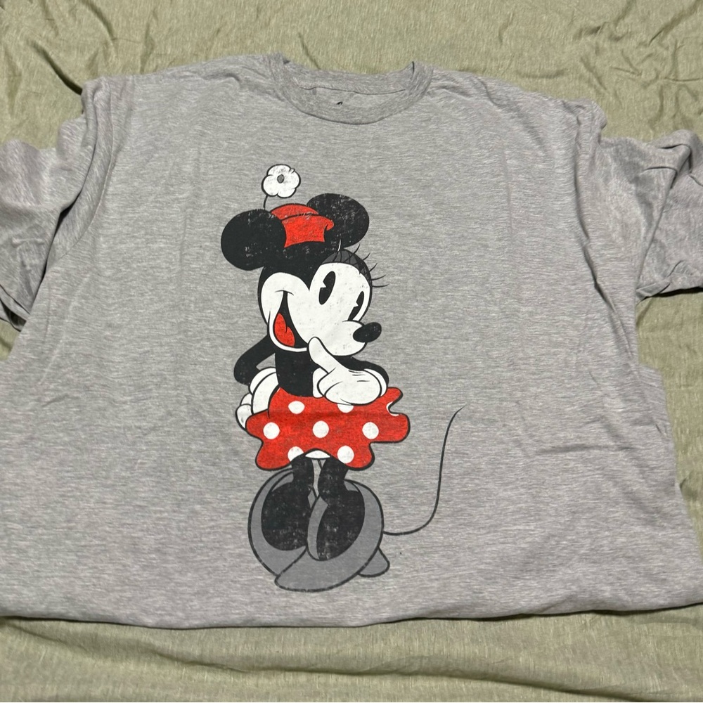 Minnie Mouse Tshirt. Worn once, Xl. Smoke free